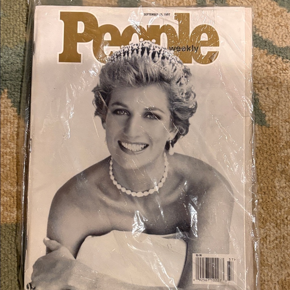 People tribute to Princess Diana 1997 issue.